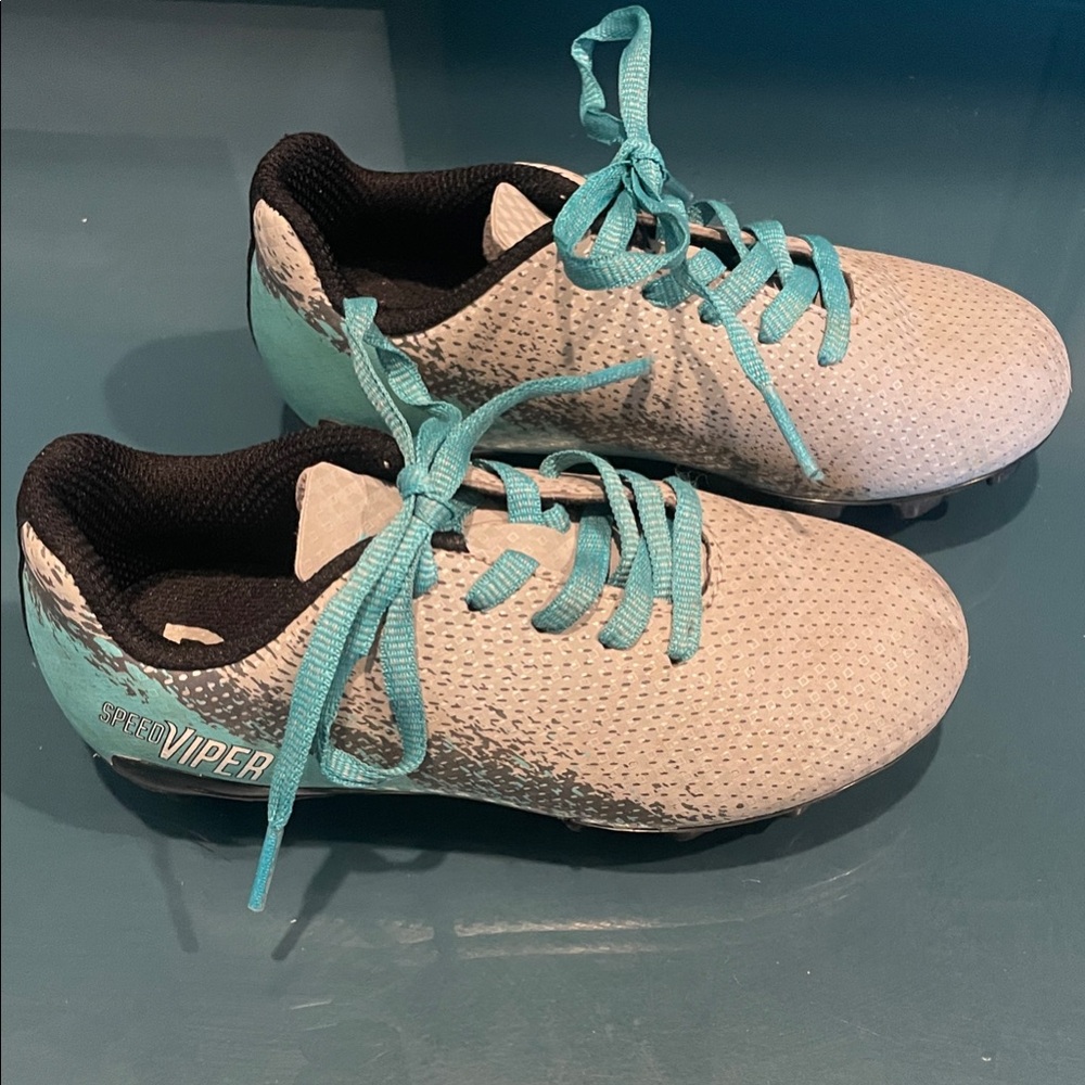 DSG 10k cleats with Aqua Laces